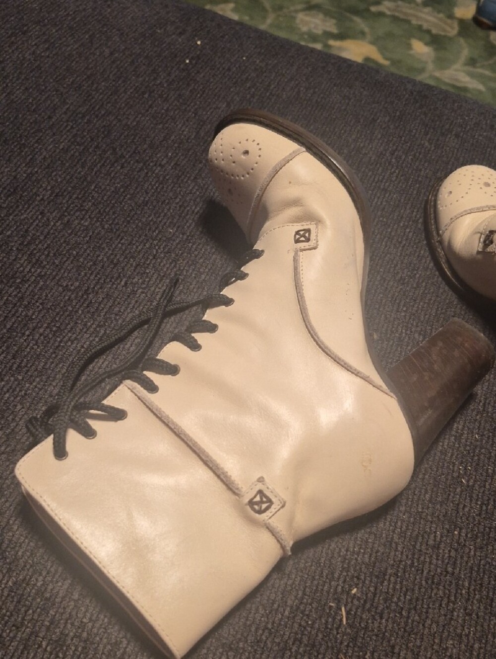 Charles David Cream Lace-Up Heeled Brogue Boots with Black Laces - Picture 6 of 12